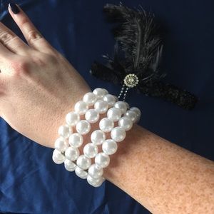 Costume pearl bracelet